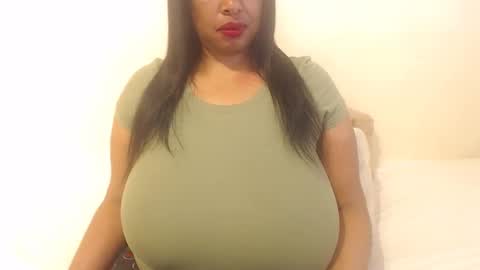 Snapshot of boobyqueen24 chatting on October 2025 08:26:01 AM boobyqueen online show from October 2025 08:26:01 AM