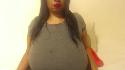 Snapshot of boobyqueen24 chatting on October 2025 06:40:02 PM boobyqueen online show from October 2025 06:40:02 PM