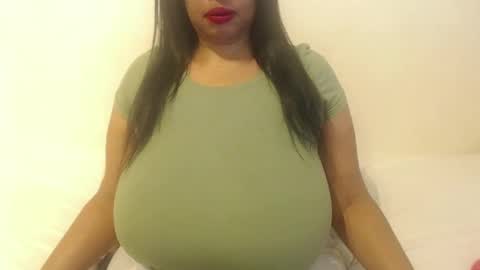 Snapshot of boobyqueen24 chatting on October 2025 09:41:01 AM boobyqueen online show from October 2025 09:41:01 AM