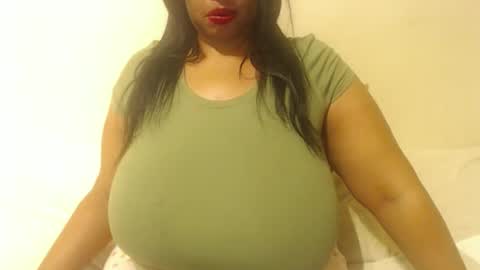 Snapshot of boobyqueen24 chatting on November 2025 05:15:01 PM boobyqueen online show from November 2025 05:15:01 PM