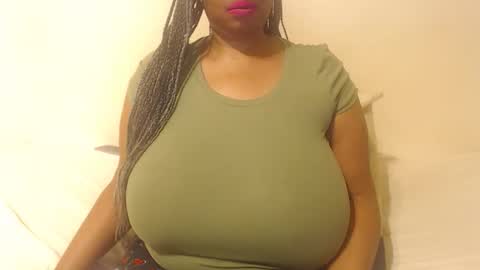 Snapshot of boobyqueen24 chatting on November 2025 02:43:02 AM boobyqueen online show from November 2025 02:43:02 AM