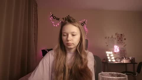 Milena online show from November 2025 03:40:01 AM