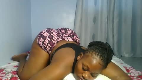 Snapshot of booty_panther chatting on November 2025 08:25:01 AM sandrah online show from November 2025 08:25:01 AM