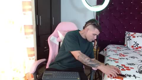 booyhott_ online show from November 2025 07:02:02 PM