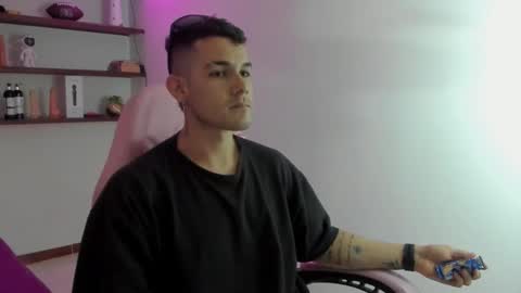 booyhott_ online show from December 2025 07:43:01 PM