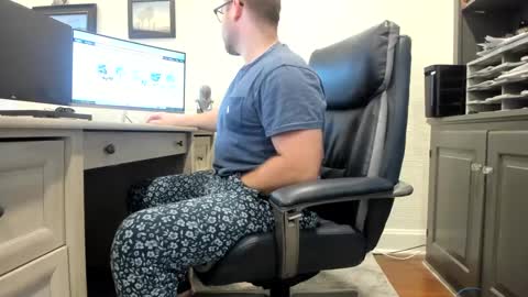 Snapshot of boredhorndog chatting on December 2024 04:29:02 PM Boredhorndog online show from December 2024 04:29:02 PM