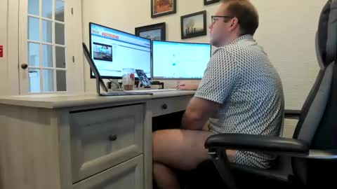 Snapshot of boredhorndog chatting on January 2025 05:04:02 PM Boredhorndog online show from January 2025 05:04:02 PM