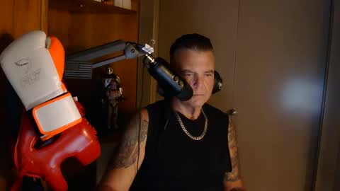 Snapshot of boss1420 chatting on October 2025 01:15:01 AM BOSS online show from October 2025 01:15:01 AM