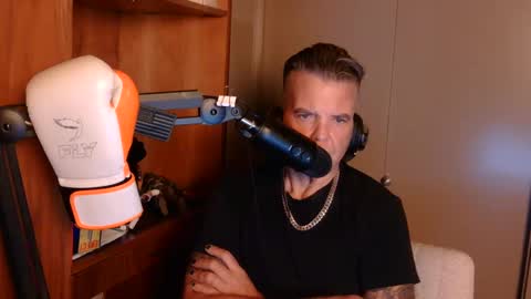 Snapshot of boss1420 chatting on October 2025 06:12:01 AM BOSS online show from October 2025 06:12:01 AM