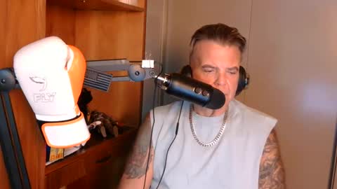 Snapshot of boss1420 chatting on October 2025 07:12:02 PM BOSS online show from October 2025 07:12:02 PM