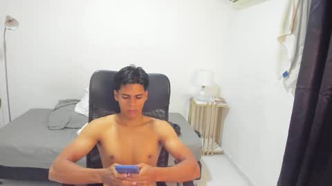 Snapshot of boss_master77 chatting on October 2025 12:53:01 AM BOSS online show from October 2025 12:53:01 AM