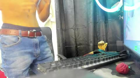 Snapshot of boss_master77 chatting on October 2025 01:06:01 AM BOSS online show from October 2025 01:06:01 AM