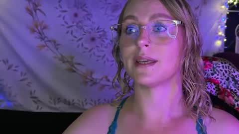 BossMom online show from October 2025 02:04:02 PM