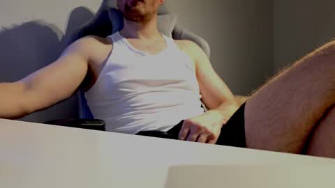 Snapshot of bottomtsinner chatting on February 2026 04:05:02 PM bottomtsinner online show from February 2026 04:05:02 PM