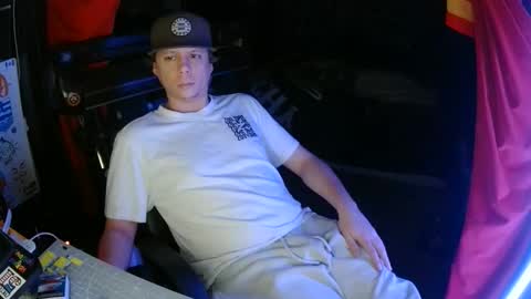 Snapshot of bowerboi1217 chatting on November 2025 09:21:01 AM Bowerboi1217 online show from November 2025 09:21:01 AM