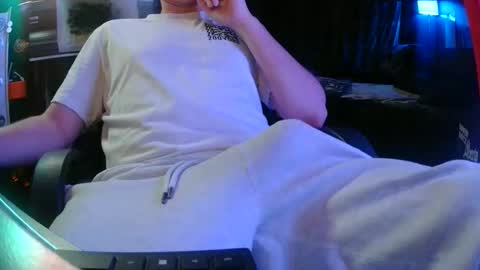 Snapshot of bowerboi1217 chatting on December 2025 02:08:02 AM Bowerboi1217 online show from December 2025 02:08:02 AM