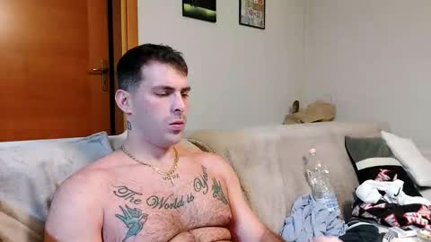 Snapshot of boy_aroundtheworld chatting on October 2025 11:49:01 PM Dan online show from October 2025 11:49:01 PM