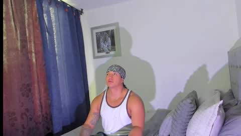 boys_blackandwhite online show from November 2025 09:41:02 PM