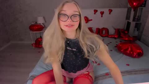 Snapshot of boysloveblondee chatting on February 2025 12:21:02 PM BoysLoveBlondee online show from February 2025 12:21:02 PM