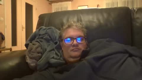 Snapshot of bozo81 chatting on November 2025 06:00:02 AM bozo81 online show from November 2025 06:00:02 AM