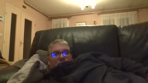 Snapshot of bozo81 chatting on November 2025 07:03:03 PM bozo81 online show from November 2025 07:03:03 PM