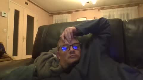 Snapshot of bozo81 chatting on November 2025 08:08:01 PM bozo81 online show from November 2025 08:08:01 PM