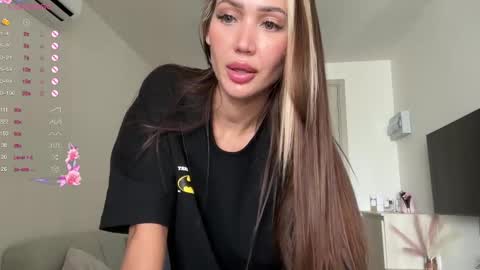 Lana  online show from February 2025 09:22:01 AM