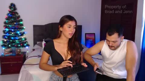 Snapshot of bradandjenn chatting on December 2024 10:00:01 PM Your favorite couple and the best butt on Chatur online show from December 2024 10:00:01 PM