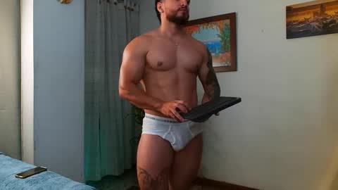 Bradley Martinez online show from November 2025 01:04:02 AM