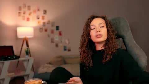 Snapshot of branchwithflowers chatting on October 2025 11:43:01 AM Lilly online show from October 2025 11:43:01 AM