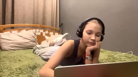 Snapshot of brandamatteson chatting on December 2025 04:05:01 PM Alice online show from December 2025 04:05:01 PM