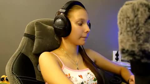 Snapshot of brandamatteson chatting on December 2025 04:33:01 PM Alice online show from December 2025 04:33:01 PM