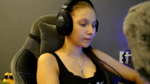 Snapshot of brandamatteson chatting on December 2025 04:23:02 PM Alice online show from December 2025 04:23:02 PM