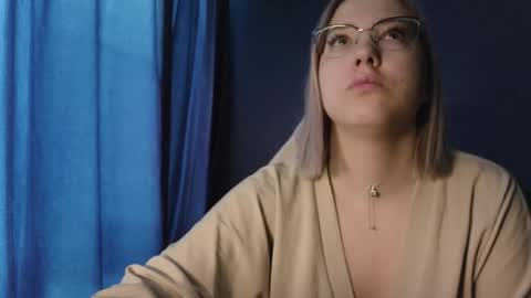 Belle  online show from November 2025 04:11:01 AM