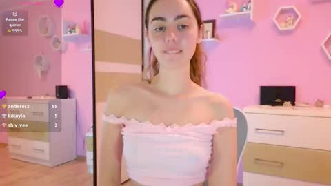 Annie online show from November 2025 06:40:02 PM