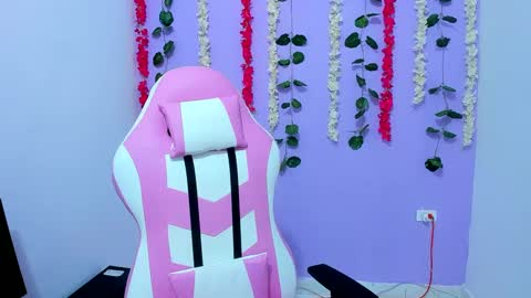 Snapshot of bratz_evans chatting on December 2024 09:47:02 AM bratz_evans online show from December 2024 09:47:02 AM