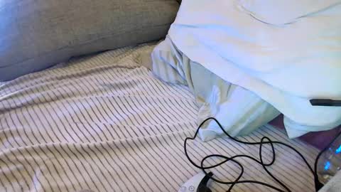 Snapshot of breezydicks chatting on December 2025 06:04:02 PM breezydicks online show from December 2025 06:04:02 PM