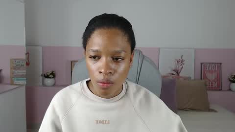 Snapshot of brendathompson_ chatting on February 2025 12:22:02 PM Brenda online show from February 2025 12:22:02 PM
