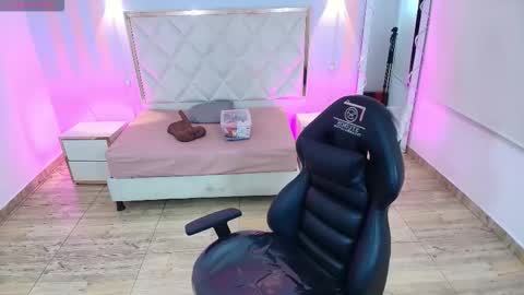 Snapshot of brendda_tay chatting on September 2025 03:19:01 AM BRENDDA online show from September 2025 03:19:01 AM