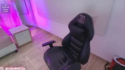 Snapshot of brendda_tay chatting on September 2025 03:33:02 AM BRENDDA online show from September 2025 03:33:02 AM