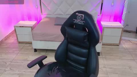 Snapshot of brendda_tay chatting on October 2025 04:22:02 AM BRENDDA online show from October 2025 04:22:02 AM