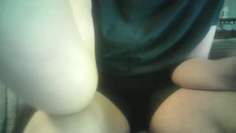 Snapshot of bri20fu chatting on October 2025 04:24:02 PM raining down on me online show from October 2025 04:24:02 PM