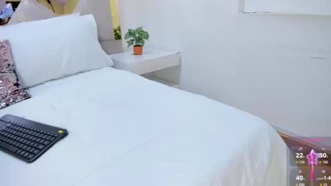 Brianna  online show from September 2025 12:10:01 PM