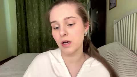 brielleroberts online show from March 2026 08:06:02 AM