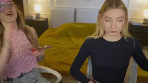 Snapshot of bright_diamonds_054 chatting on February 2025 11:38:02 AM Diamonds Girls online show from February 2025 11:38:02 AM