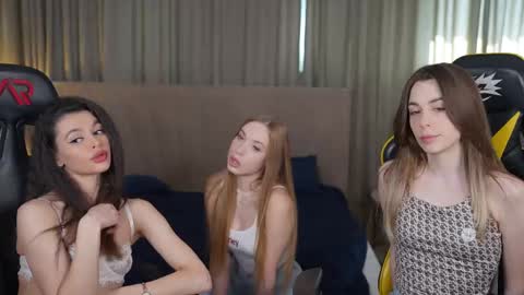 Snapshot of bright_diamonds_054 chatting on March 2025 12:26:02 PM Diamonds Girls online show from March 2025 12:26:02 PM