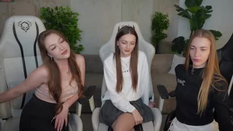 Snapshot of bright_diamonds_054 chatting on September 2025 02:49:01 PM Diamonds Girls online show from September 2025 02:49:01 PM