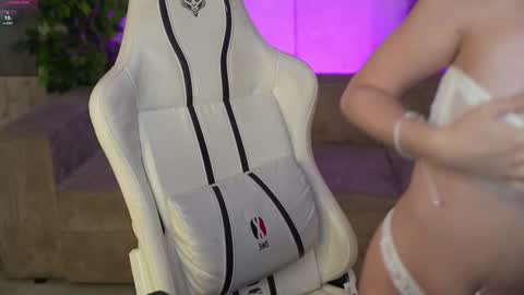 Snapshot of bright_diamonds_054 chatting on September 2025 06:24:01 PM Diamonds Girls online show from September 2025 06:24:01 PM