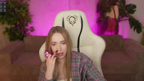 Snapshot of bright_diamonds_054 chatting on October 2025 08:24:02 PM Diamonds Girls online show from October 2025 08:24:02 PM