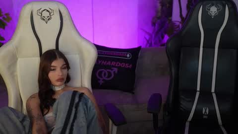 Snapshot of bright_diamonds_054 chatting on November 2025 09:50:01 PM Diamonds Girls online show from November 2025 09:50:01 PM